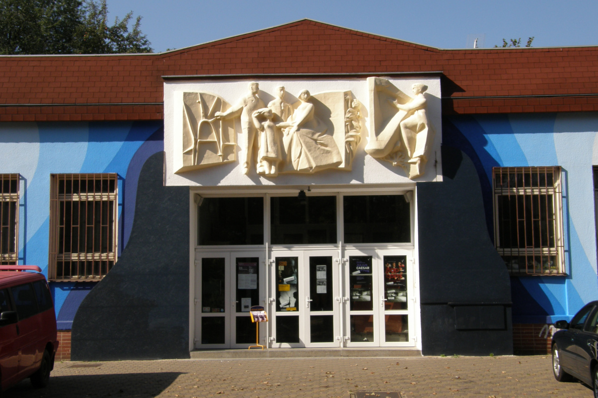 BARVY A LAKY TELURIA, s.r.o. v Strašnickém divadle